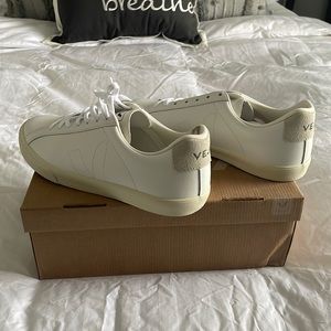 Extra white leather Veja shoes